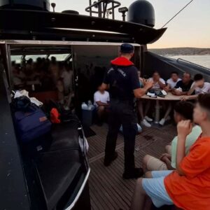 bodrum aciklarinda 72 duzensiz gocmen yakalandi iTM8lL5q