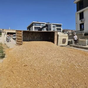 freni bosalan kamyon devrildi XjzkAsa3