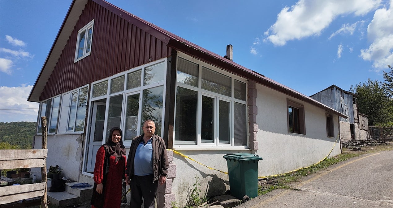 uzmanlar inceledi kimse nedenini bulamadi kendi kendine yanan ev tuyler urpertti peCZMeLH