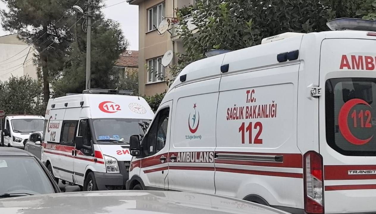 balkondan evine girdikleri komsularini olu buldular Ihhnj4nM