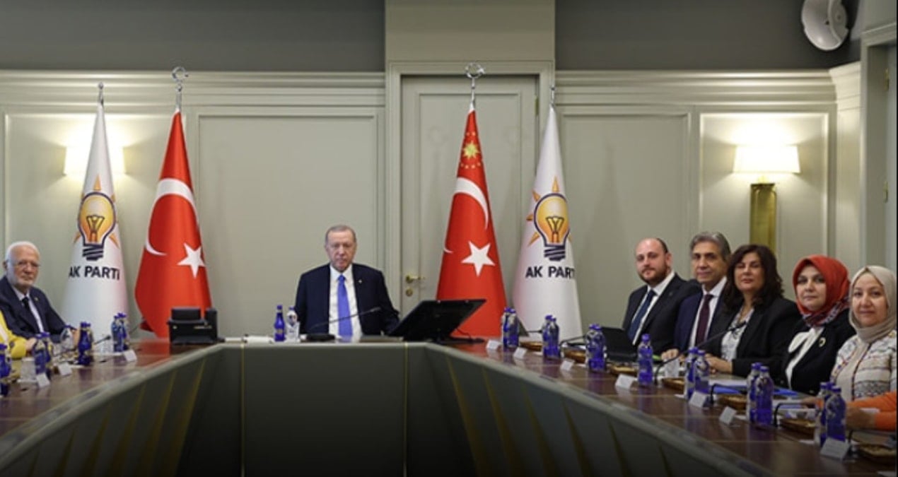 cercioglu erdoganla ayni kareye girmek icin on sandalyeyi kapti tg6Fvc5h