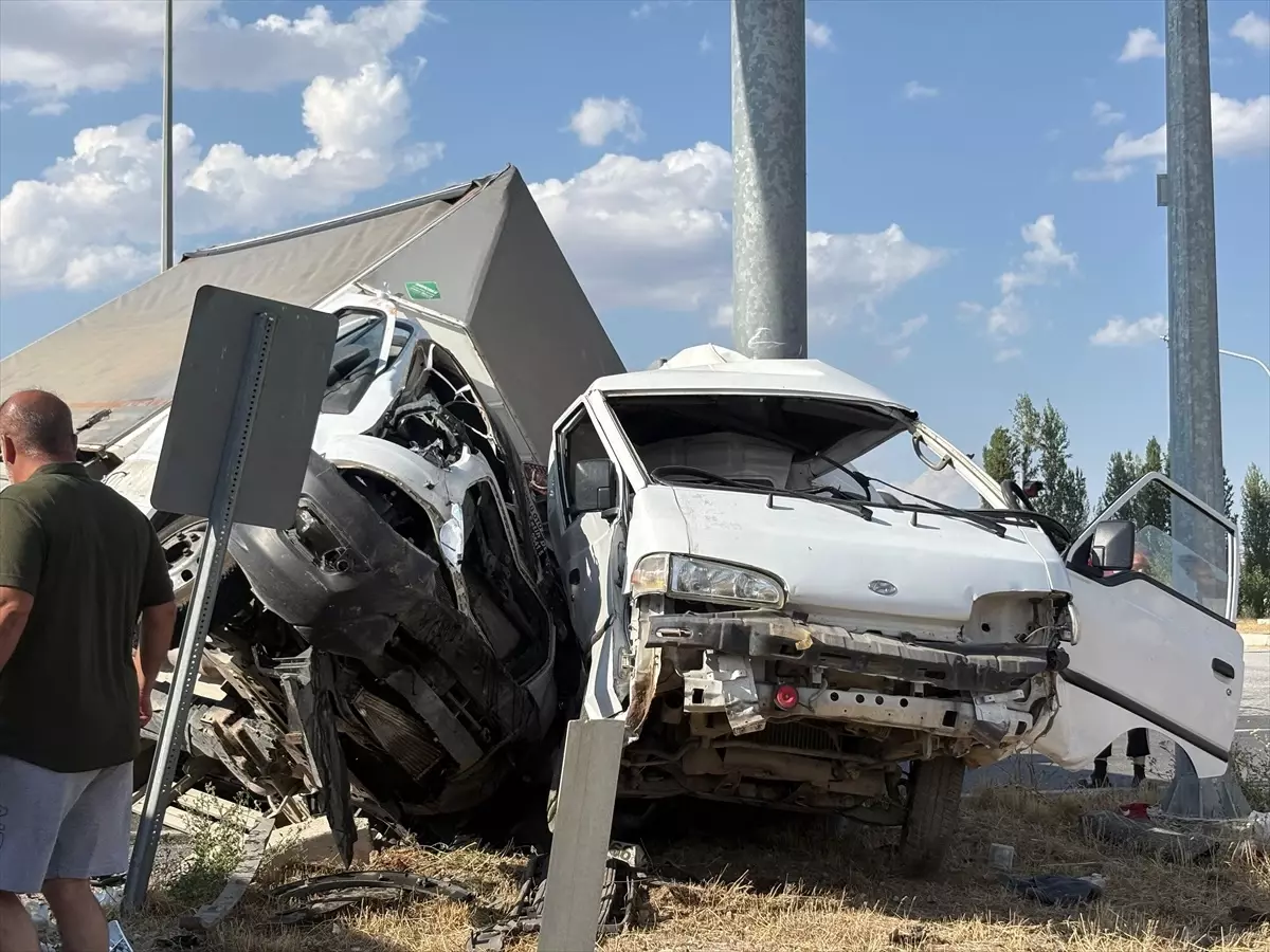 corumda kamyonet minibus kazasi uRL7F8cD