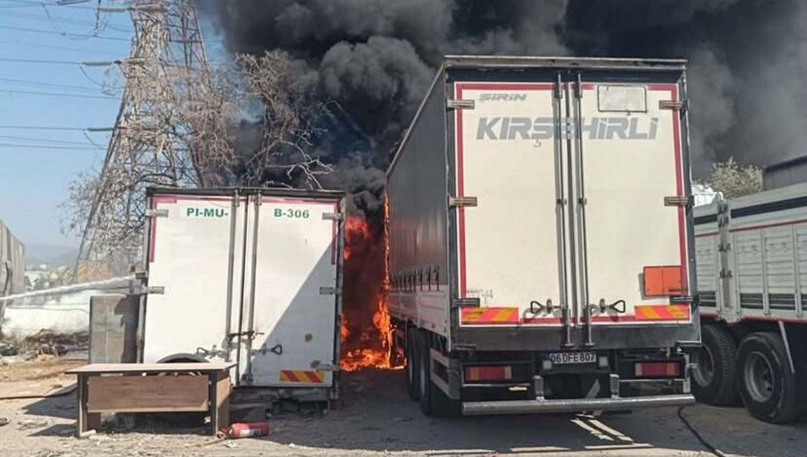 izmirde tir garaji yandi SRFkZFpH