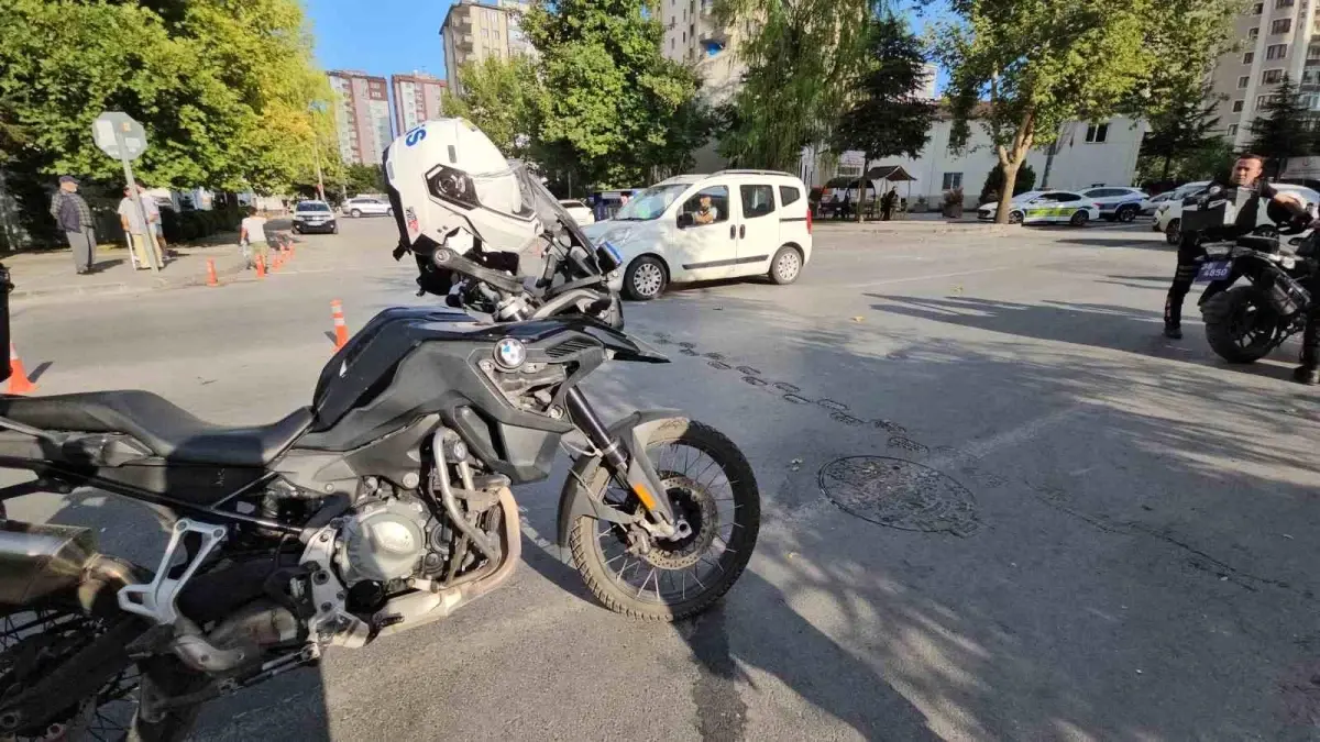 kayseride polis motosikleti devrildi 2 yarali AOG3OhCG