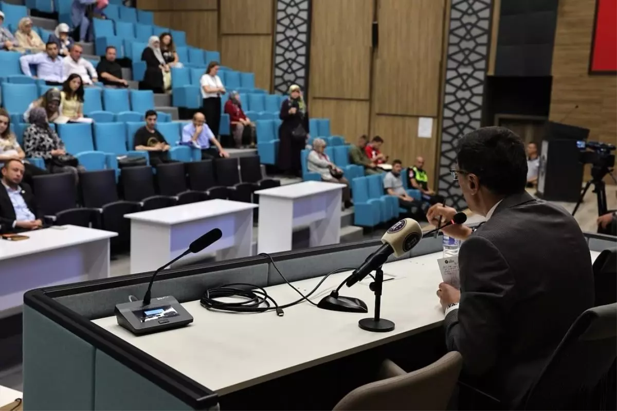 Kütahya Belediyesi Halk Günü Toplantısı’nda Vatandaşların Talepleri Dinlendi