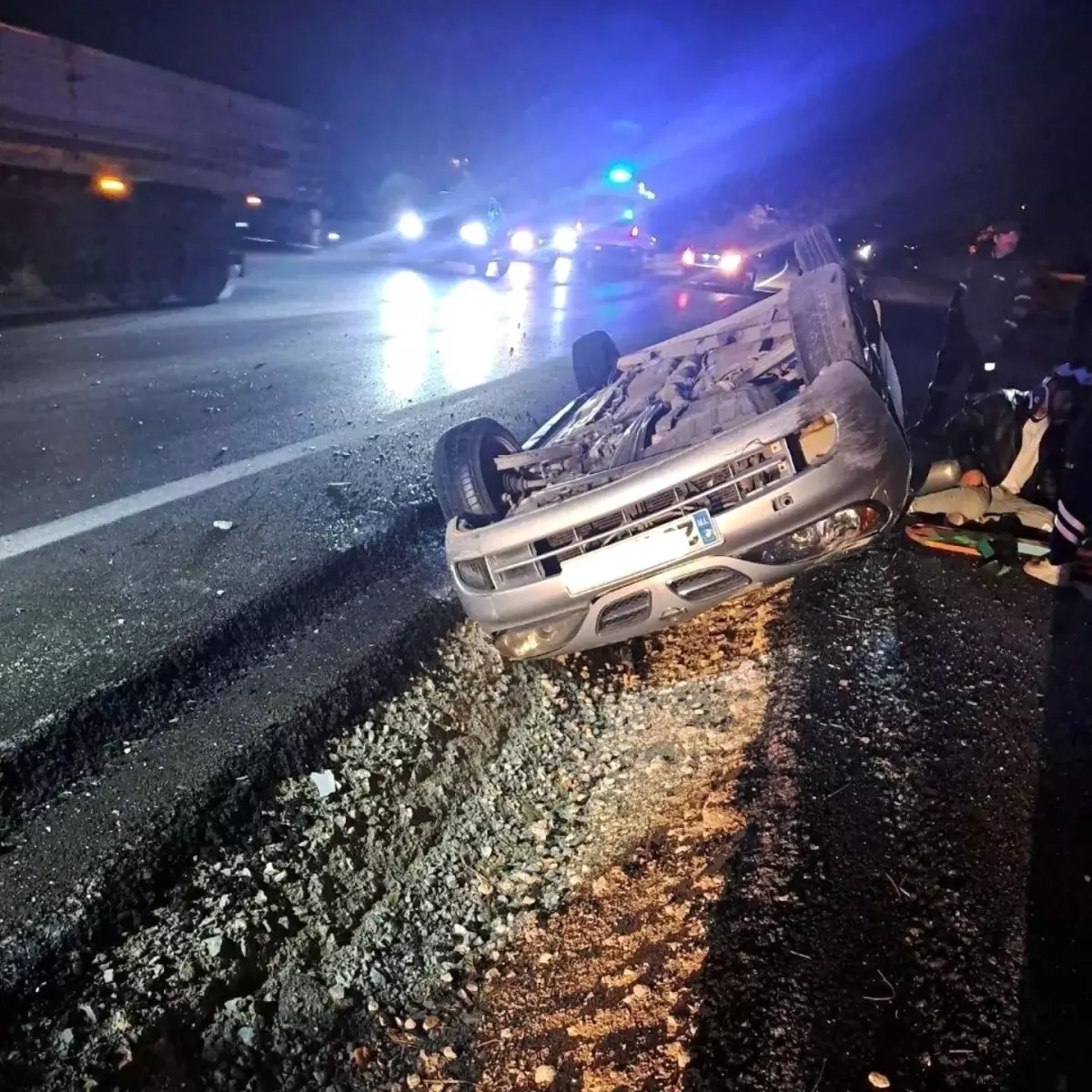 elazigda takla atan otomobilde 2 yarali GJhXNlvM