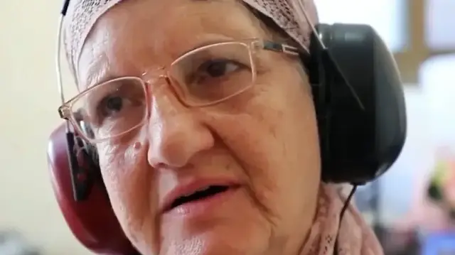 gazzede sessizlige ses oldular turk kizilaydan isitme cihazi destegi SVNc3pef.webp