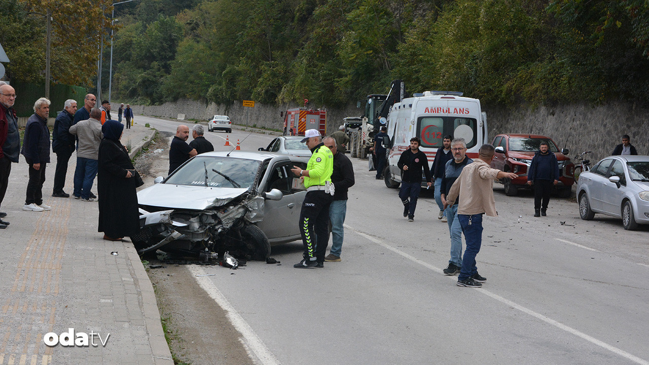 kastamonuda iki otomobil carpisti 4 yarali w3WlXjN7.jpg