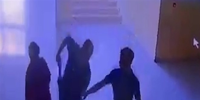 ogretmene demir sopali saldiri saldirgan tutuklandi ogretmen gorevi birakti zqjvmzqM.jpg