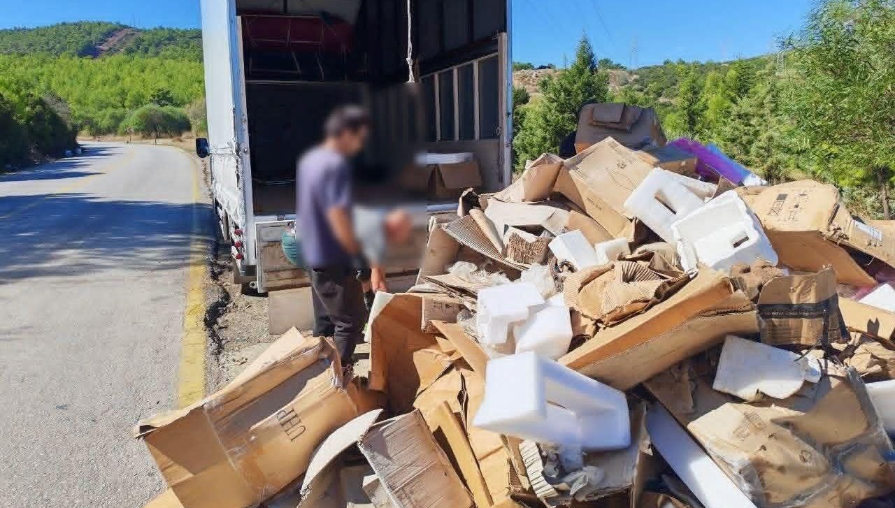 yol kenarina atik doken kisilere para cezasi kesildi x1zMwb4D